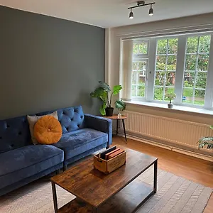 Apartment Comfortable 3 Bed House With Garden & Parking, Nottingham